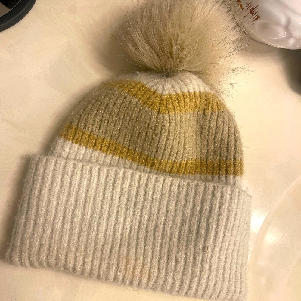 Pompom beanie
